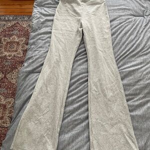 Aritzia TNA HomeStretch Mid-rise Flare Heather Chrome Size Medium